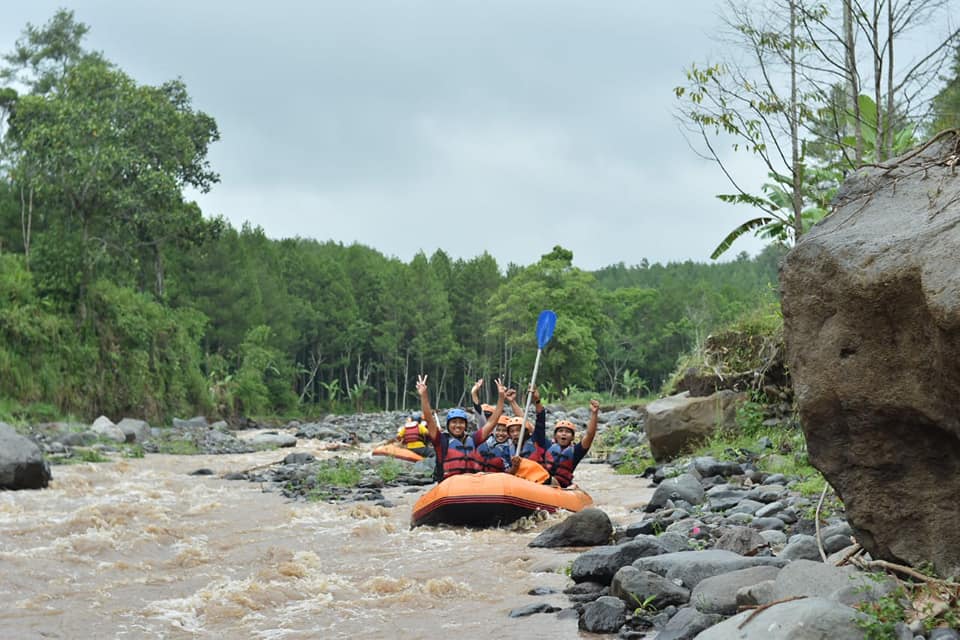 Rafting Sungai Badeng